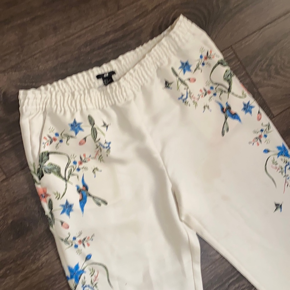White pants with design